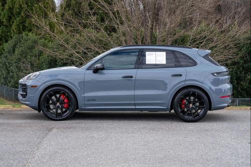 2025 Porsche Cayenne GTS