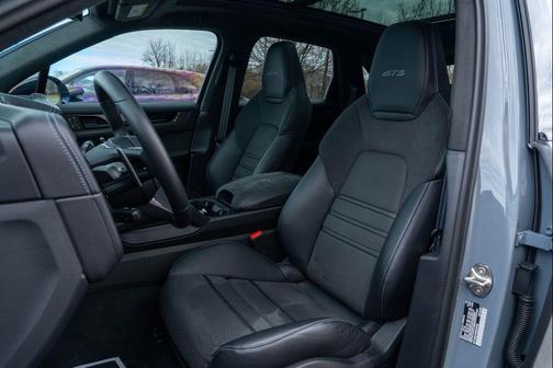 2025 Porsche Cayenne GTS