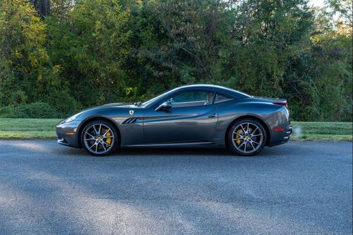 2010 Ferrari California Base