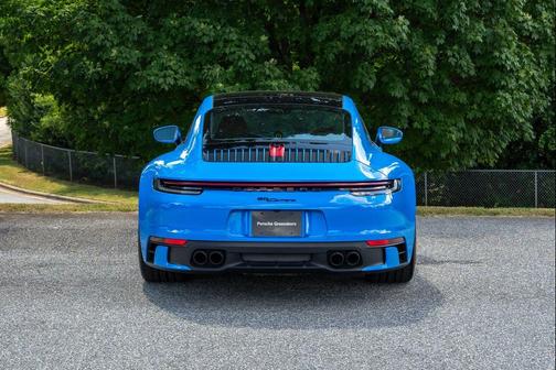 2022 Porsche 911 Carrera