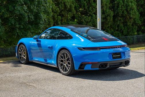 2022 Porsche 911 Carrera