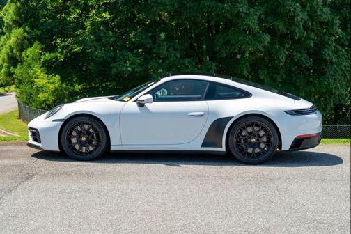 2022 Porsche 911 Carrera GTS