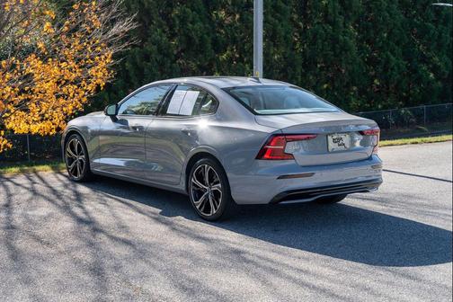 2024 Volvo S60 B5 Core Dark Theme