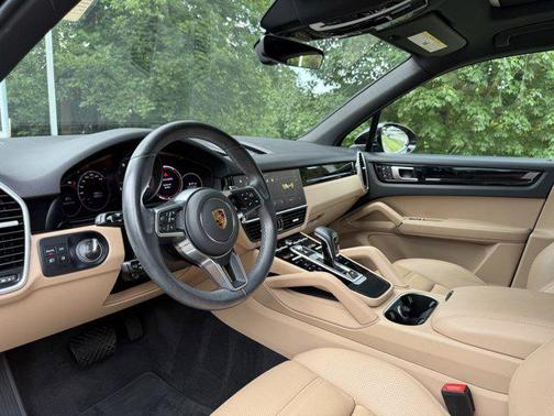 2023 Porsche Cayenne Platinum Edition
