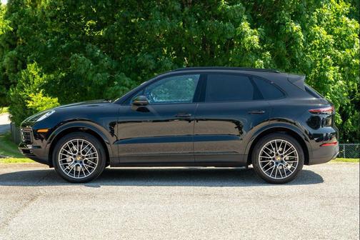 2023 Porsche Cayenne Platinum Edition