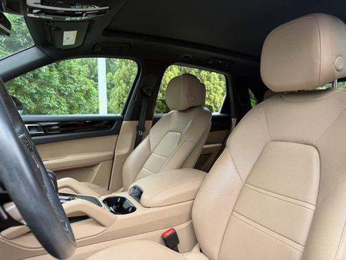 2023 Porsche Cayenne Platinum Edition