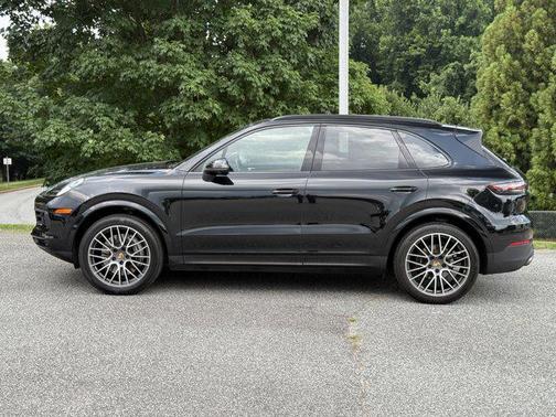 2023 Porsche Cayenne Platinum Edition