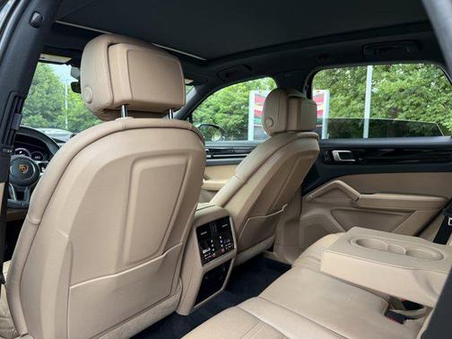 2023 Porsche Cayenne Platinum Edition