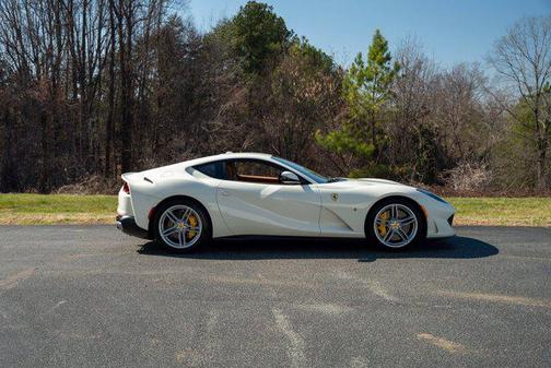 2019 Ferrari 812 Superfast Base