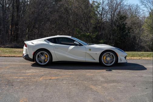 2019 Ferrari 812 Superfast Base