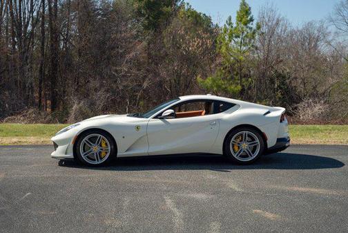 2019 Ferrari 812 Superfast Base