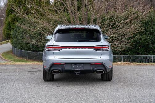 2025 Porsche Macan Base
