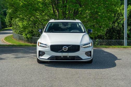 2025 Volvo S60 B5 Core