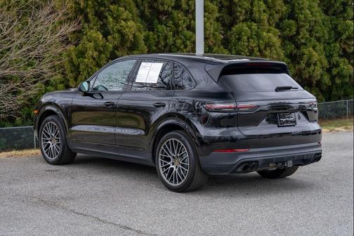 2023 Porsche Cayenne Platinum Edition