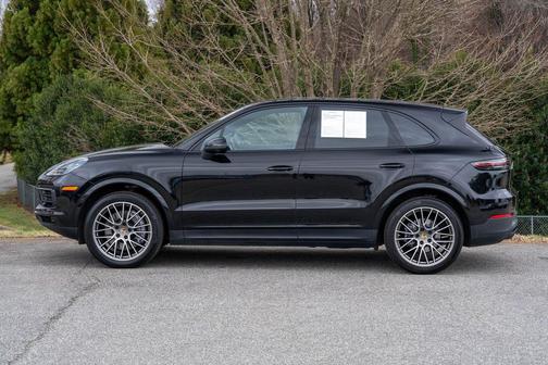 2023 Porsche Cayenne Platinum Edition