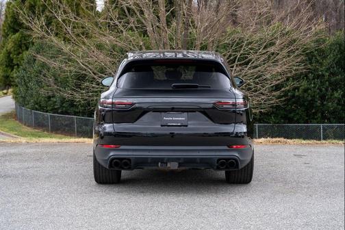 2023 Porsche Cayenne Platinum Edition