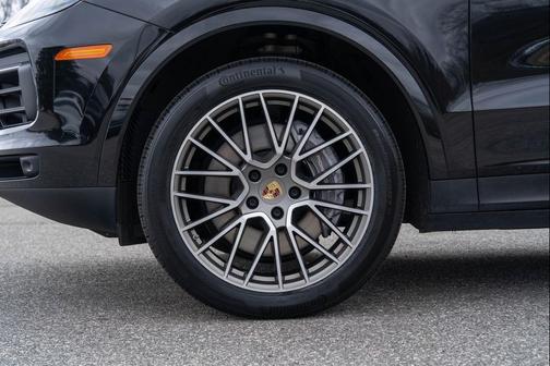 2023 Porsche Cayenne Platinum Edition