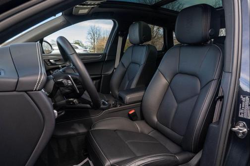 2025 Porsche Macan Base