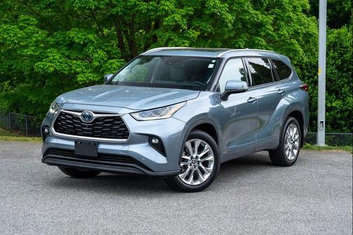 Moon Dust 2022 Toyota Highlander Hybrid Limited
