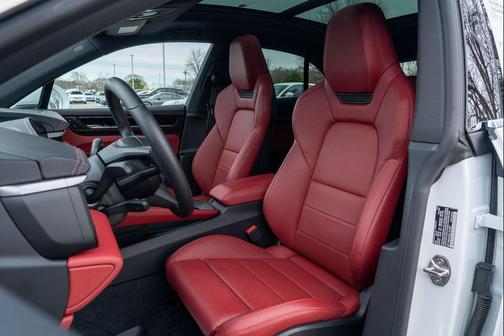 2025 Porsche Macan 4S