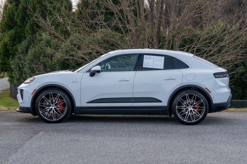 2025 Porsche Macan 4S