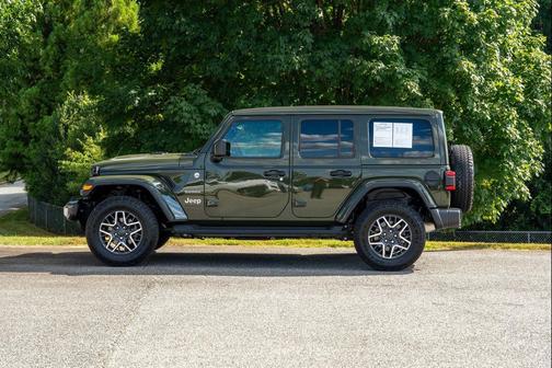 2024 Jeep Wrangler 4-Door Sahara 4x4