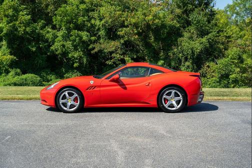 2010 Ferrari California Base