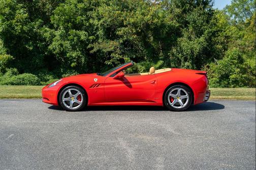 2010 Ferrari California Base