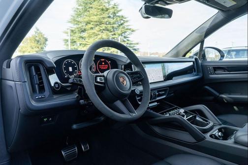 2025 Porsche Cayenne GTS