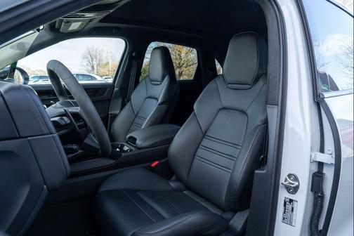 2025 Porsche Cayenne GTS