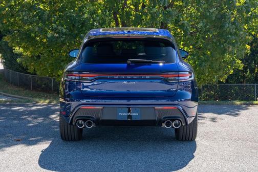 2026 Porsche Macan Base