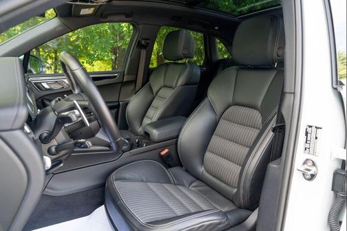 2023 Porsche Macan T