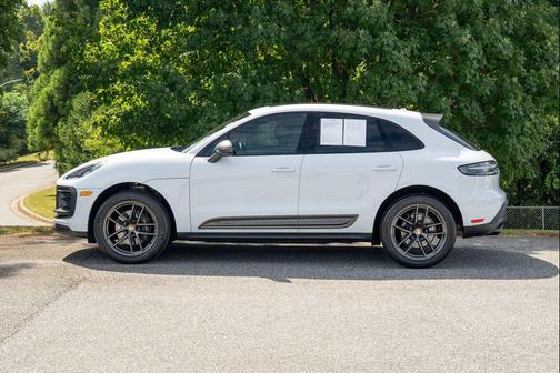 2023 Porsche Macan T