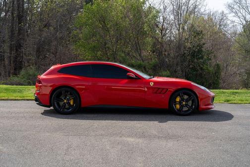 Rosso 2017 Ferrari GTC4Lusso V12