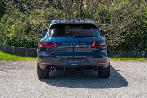 Night Blue Metallic 2018 Porsche Macan Macan S