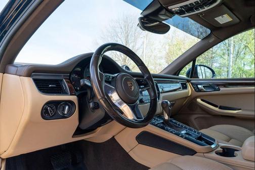 Night Blue Metallic 2018 Porsche Macan Macan S