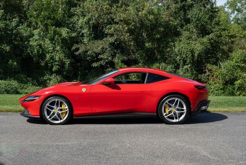 2022 Ferrari Roma Base