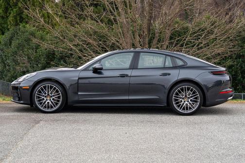 2026 Porsche Panamera 4