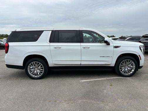 Summit White 2025 GMC Yukon XL Denali