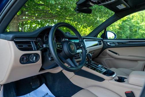 2025 Porsche Macan Base