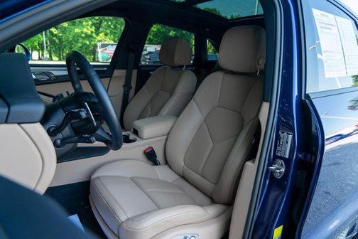 2025 Porsche Macan Base