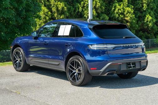 2025 Porsche Macan Base