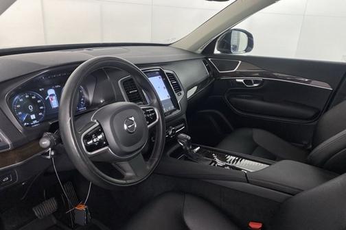 Photo 2 of 20 of 2019 Volvo XC90 T6 Momentum