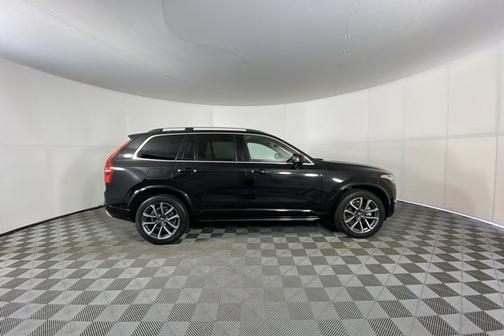 Photo 5 of 20 of 2019 Volvo XC90 T6 Momentum