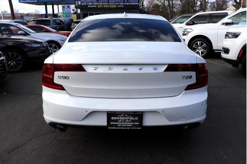 2018 Volvo S90 T5 Momentum