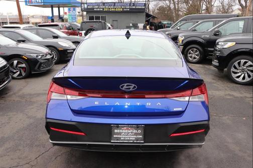 2025 Hyundai ELANTRA HEV SEL Sport
