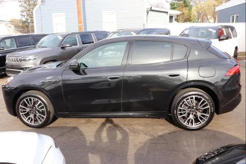 Nero Tempesta Metallic 2023 Maserati Grecale GT