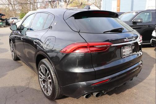 Nero Tempesta Metallic 2023 Maserati Grecale GT