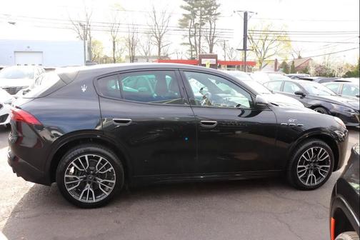 Nero Tempesta Metallic 2023 Maserati Grecale GT