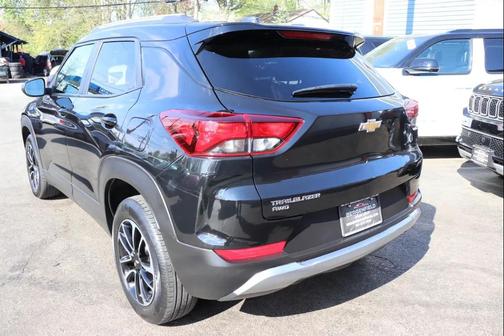 Mosaic Black Metallic 2025 Chevrolet Trailblazer LT